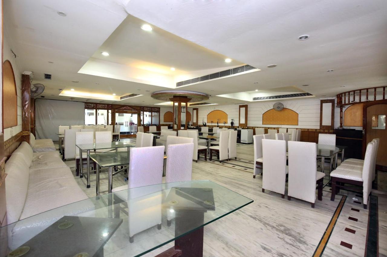 Capital O 10990 Hotel Gobind Regency Zirakpur Εξωτερικό φωτογραφία