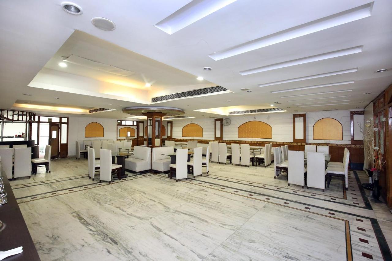 Capital O 10990 Hotel Gobind Regency Zirakpur Εξωτερικό φωτογραφία